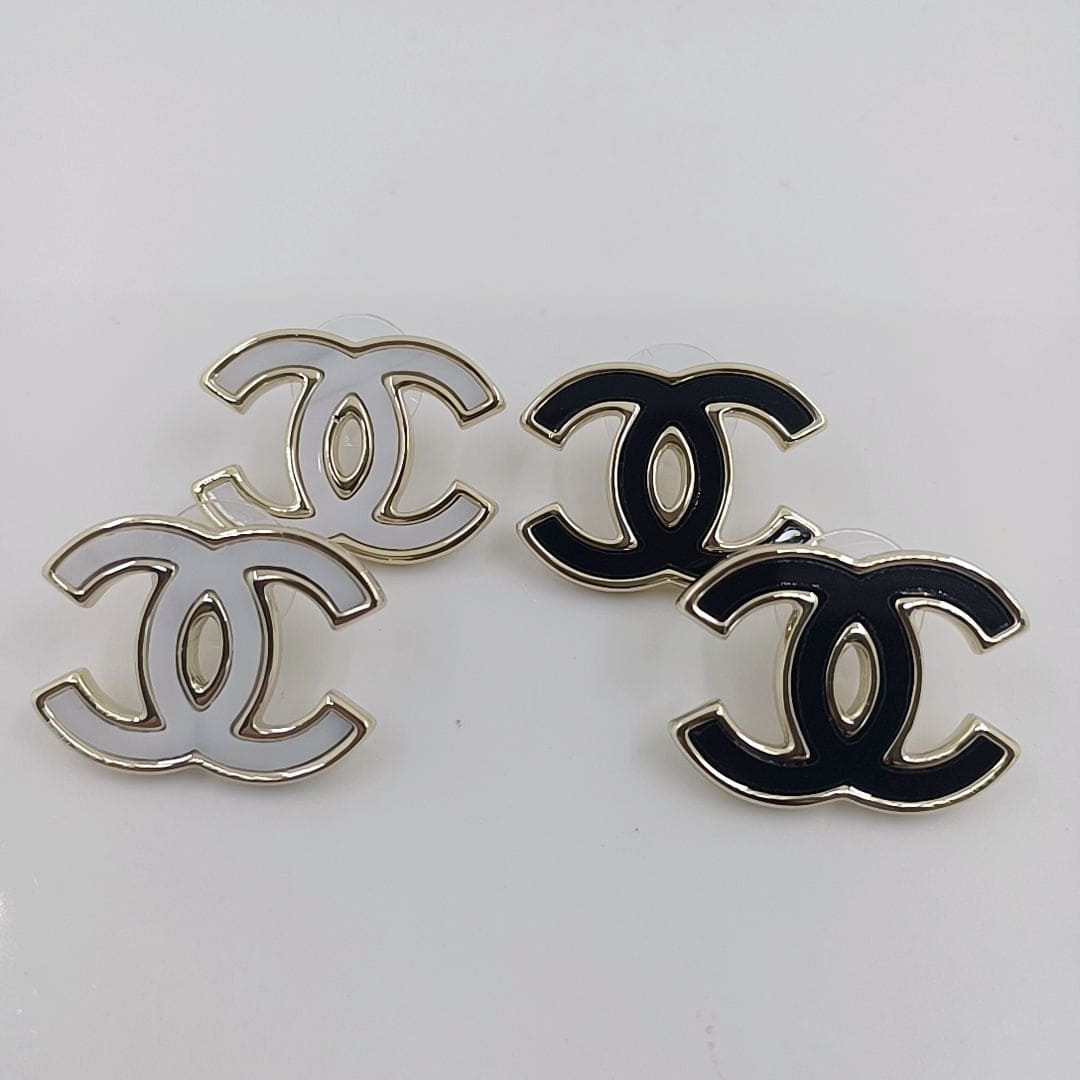 Chanel Black Earrings - 18K Yellow Gold