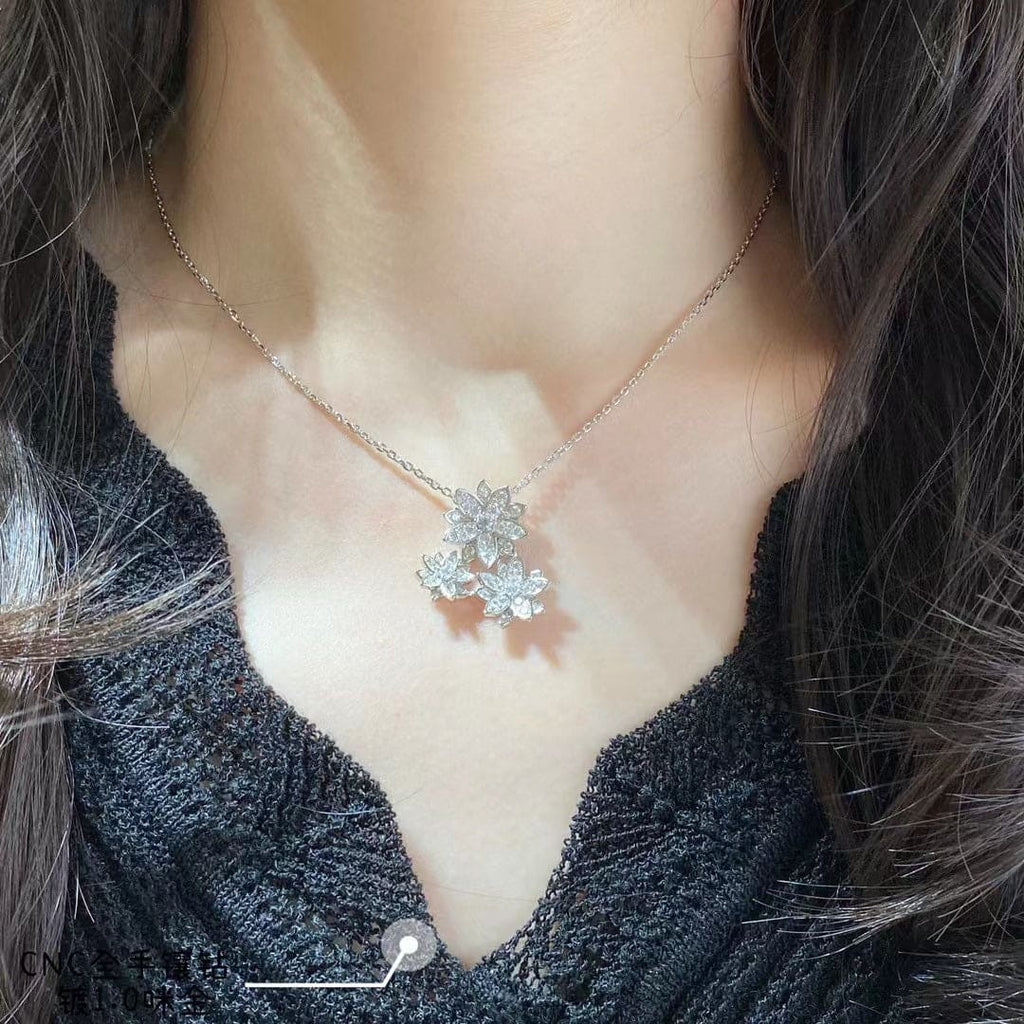 Three Flowers Lotus Necklace - 18K Gold