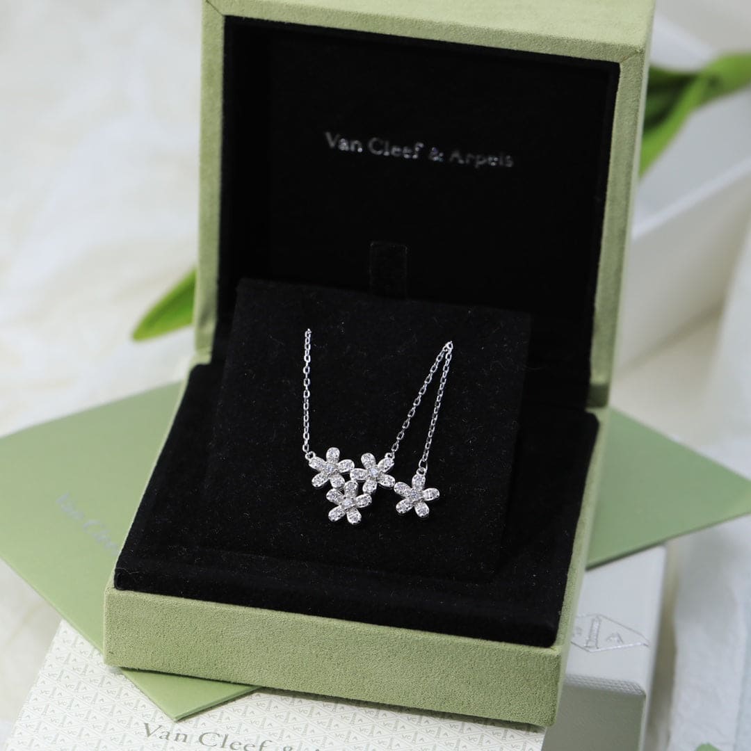 Three Flowers Socrate Necklace - 18K Gold