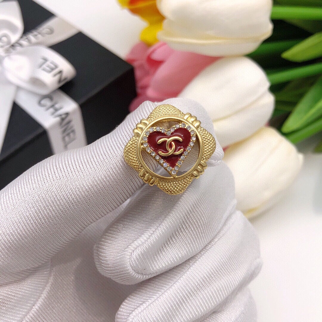 Chanel Heart Vintage Earrings - 18K Yellow Gold