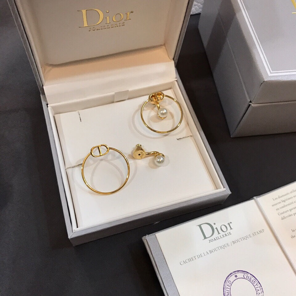 Dior 30 Montaigne Pearl Earrings