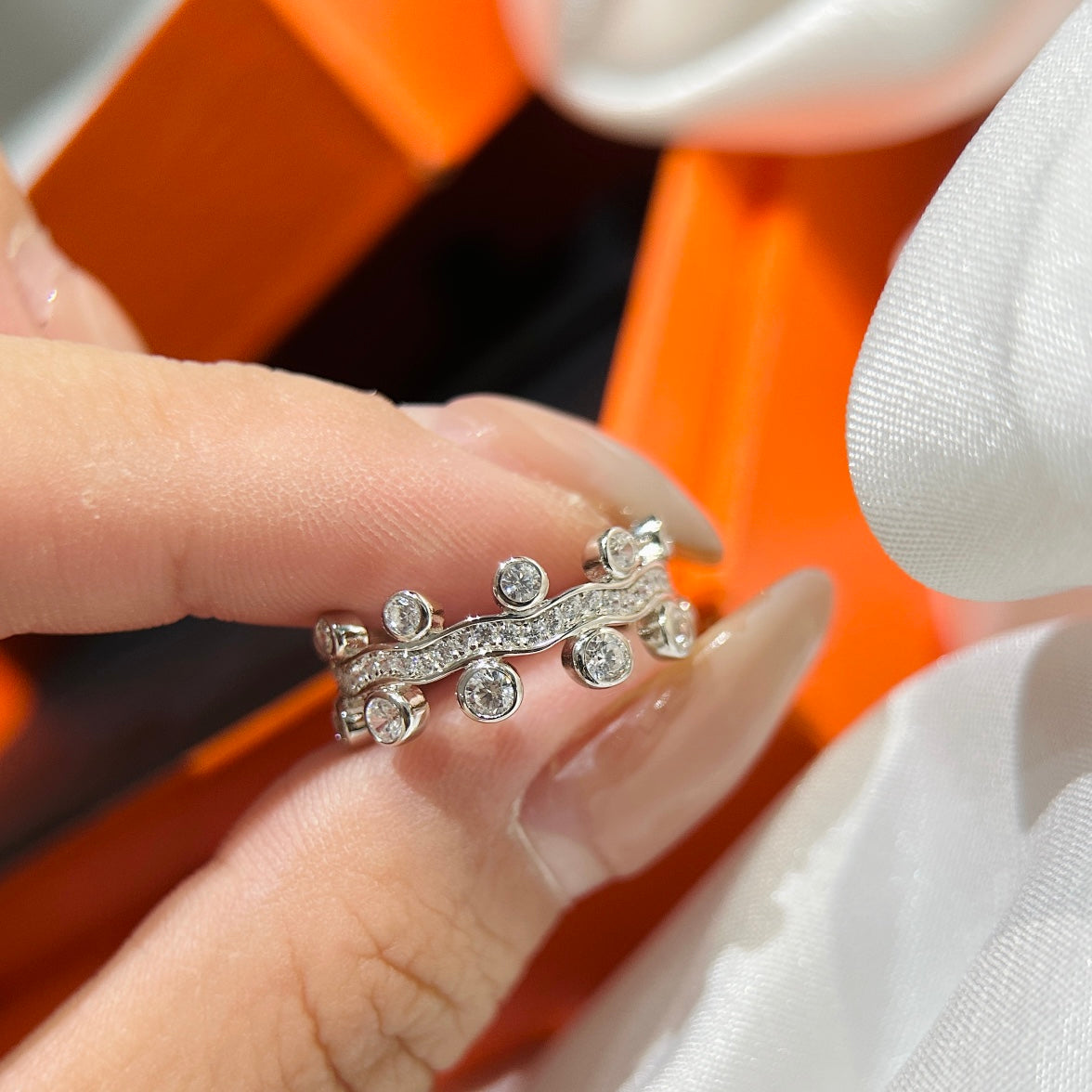 Hermes Vine Flower Dewdrops Diamond Ring - 18K White Gold