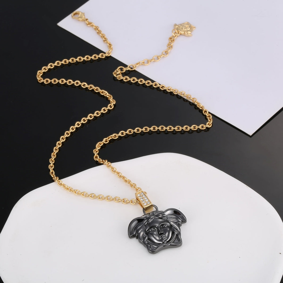 Ver Classic Necklace