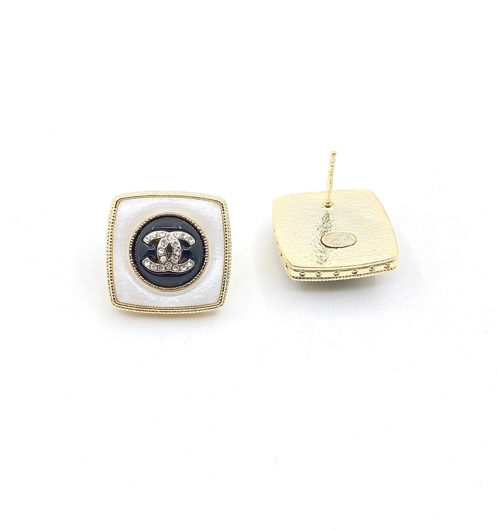 Chanel Pearl Square Earrings - 18K Yellow Gold