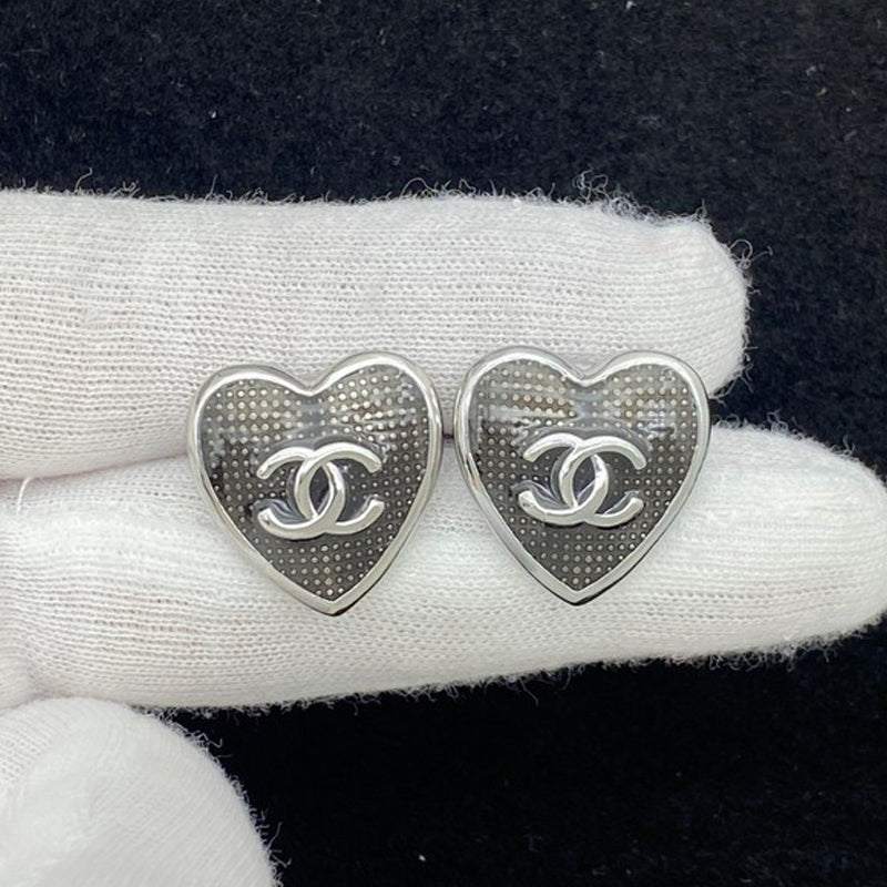 Chanel Heart Earrings - 18K Gold