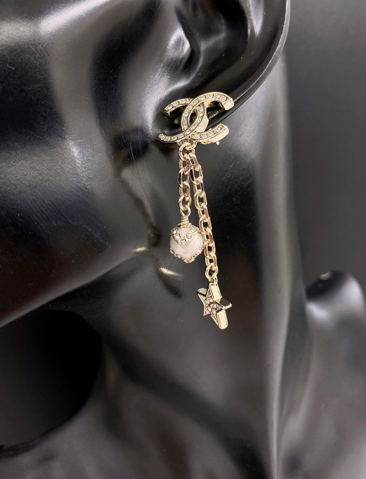 Chanel Star Pearl Earrings - 18K Yellow Gold