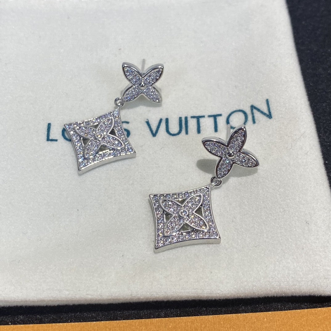Louis Vuitton Blossom Earrings - 18K Gold