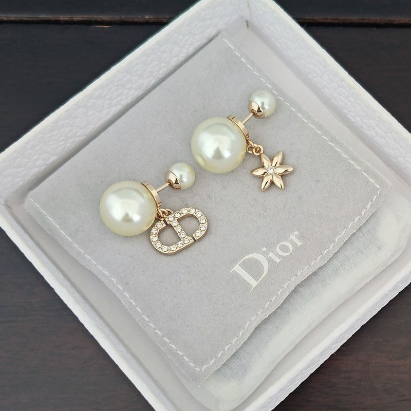 Dior Tribales Leaf Pearl Earrings - 18K Yellow Gold