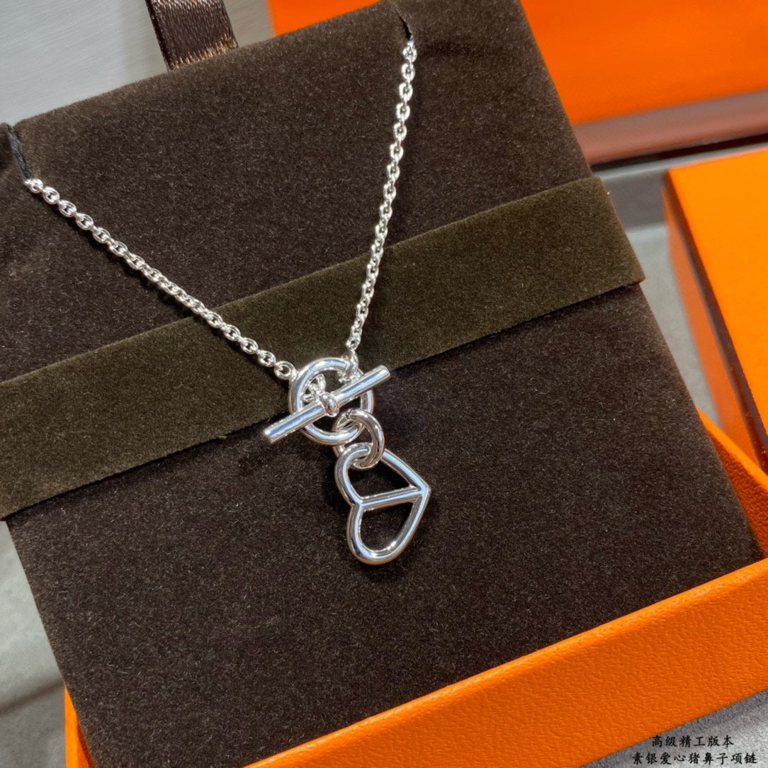 Hermes Cache-coeur Amulette Pendant Necklace