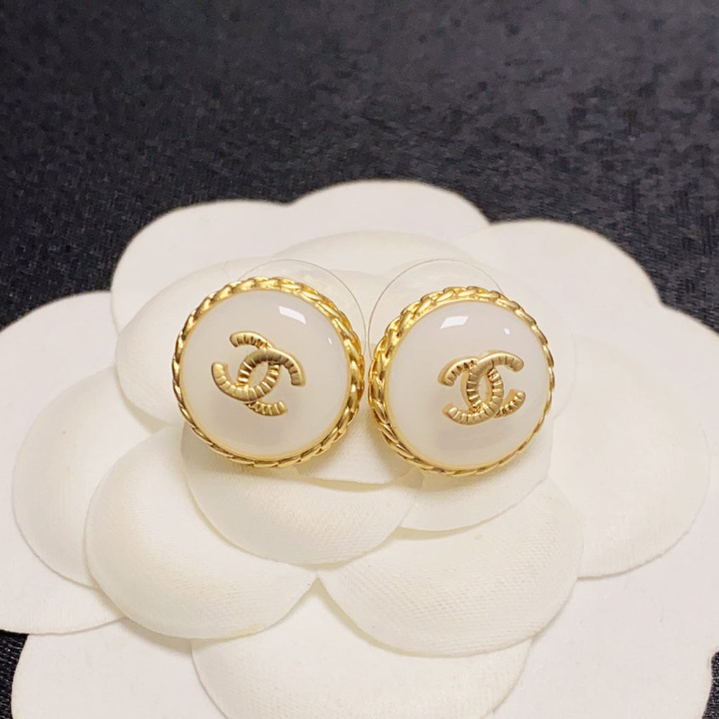 Chanel Pearl Vintage Earrings - 18K Yellow Gold