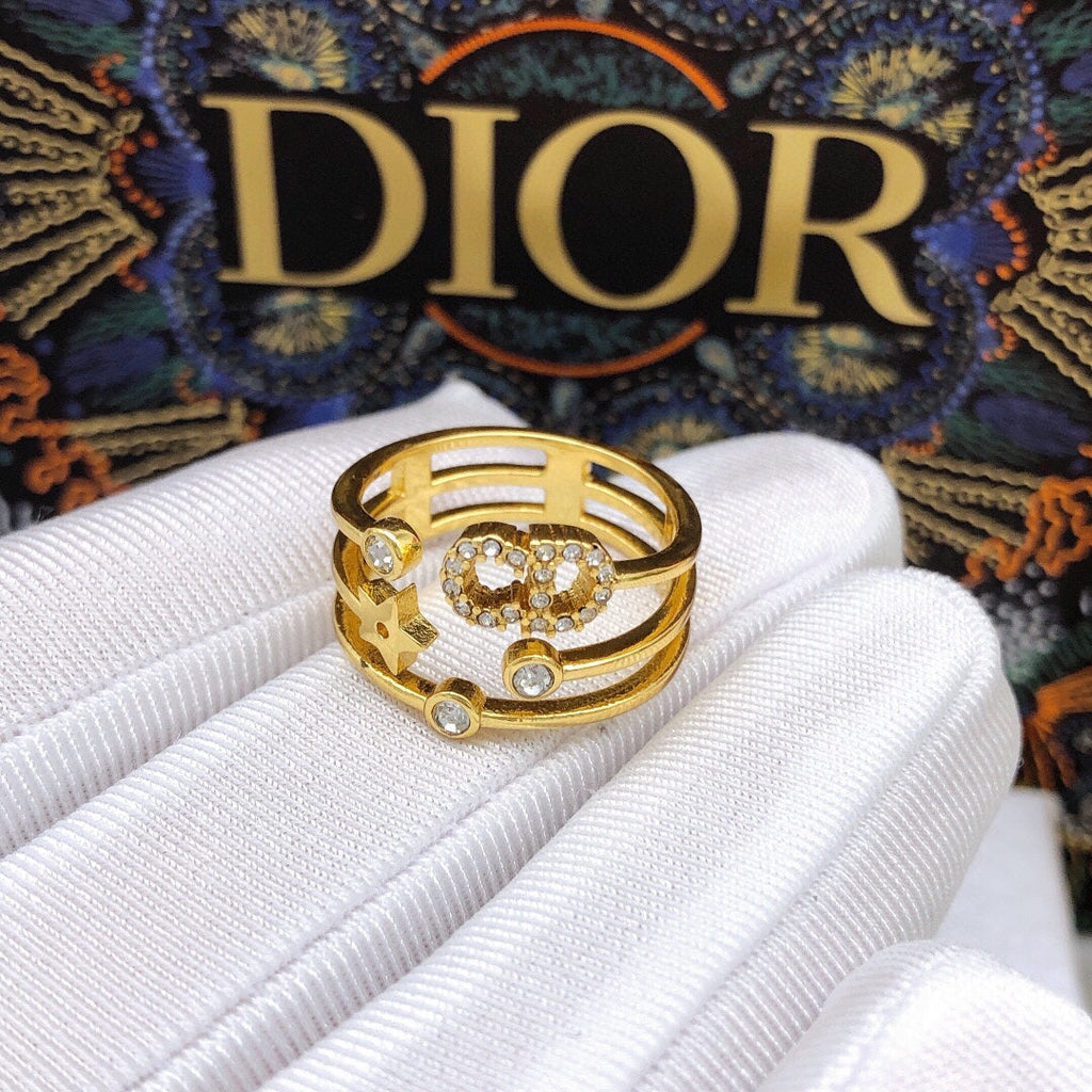 Dior Star Diamond Ring - 18K Yellow Gold