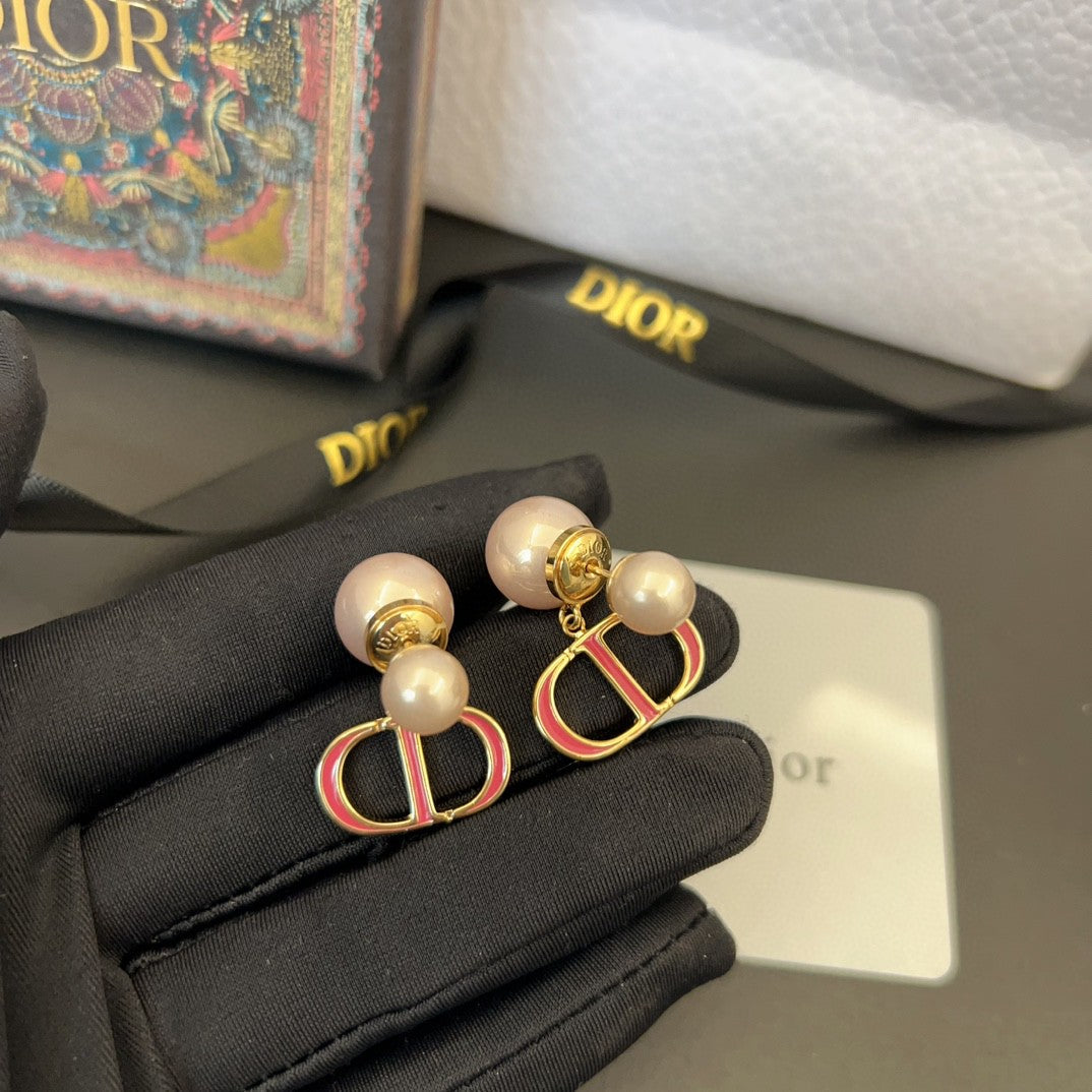 Dior 30 Montaigne Rani Pink Pearl Earrings