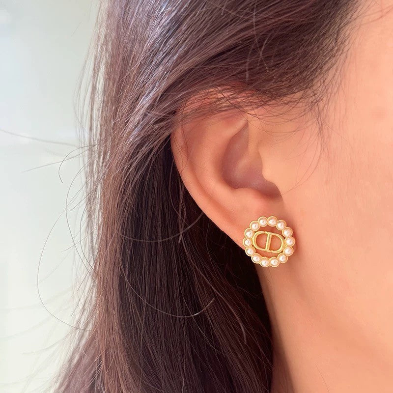 Dior Pearl Earrings - 18K Yellow Gold