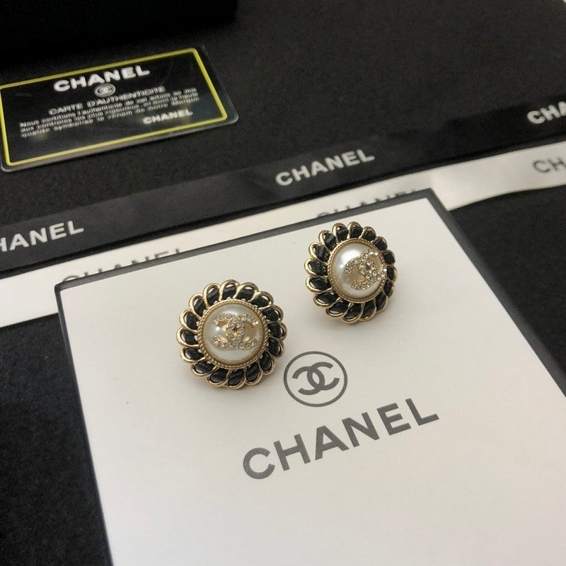 Chanel Black Earrings - 18K Yellow Gold