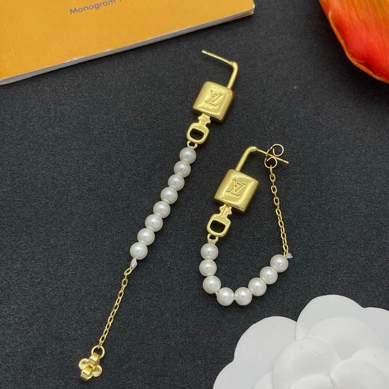 Louis Vuitton Pearl Lock Earrings - 18K Gold