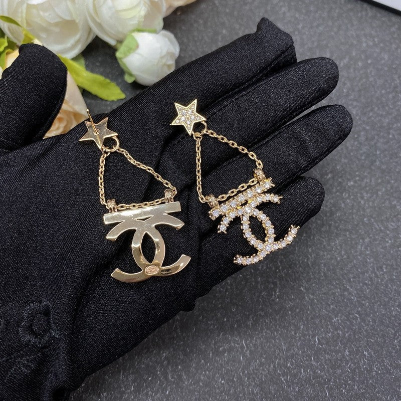 Chanel Star Earrings - 18K Yellow Gold
