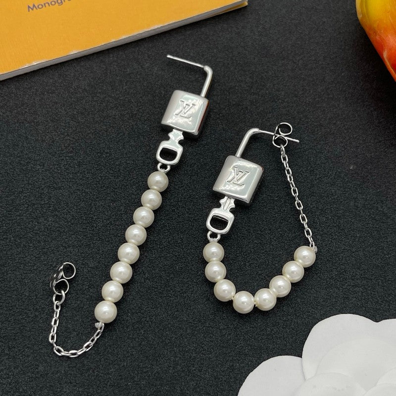 Louis Vuitton Pearl Lock Earrings - 18K Gold