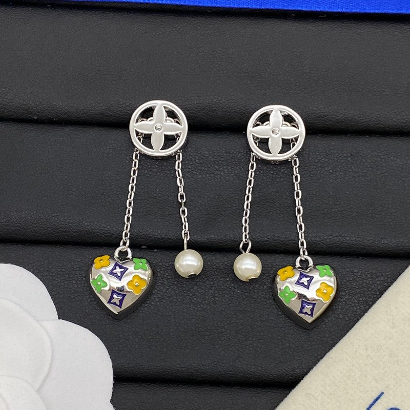 Louis Vuitton Diamond Pearl Drop Earrings - 18K Gold