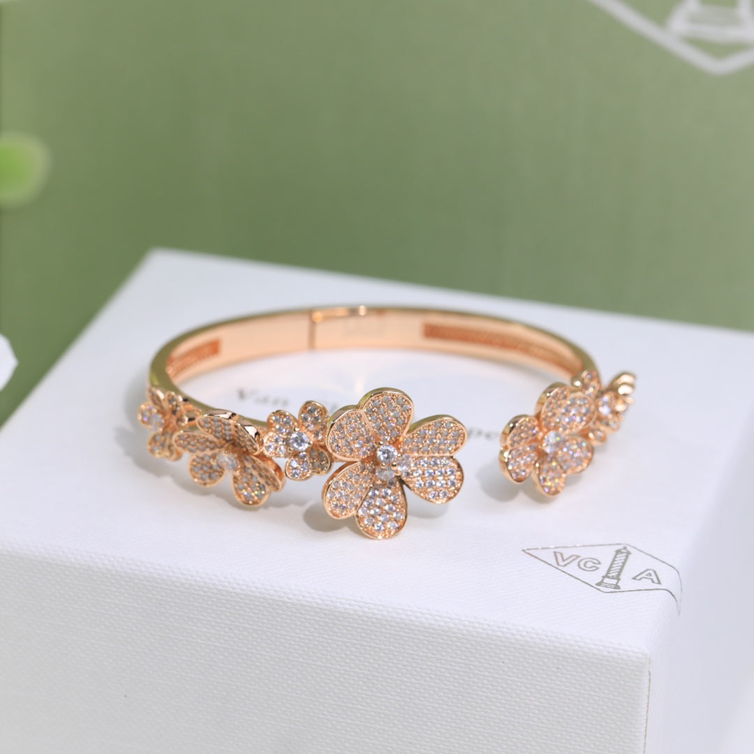 Frivole Seven Flowers Diamond Bracelet