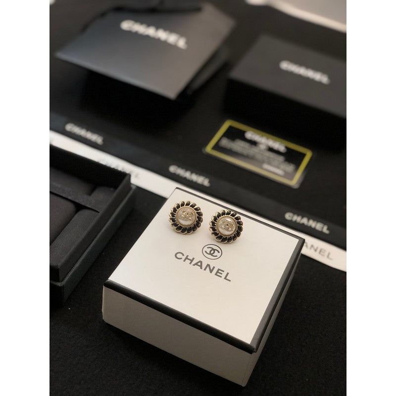 Chanel Black Earrings - 18K Yellow Gold