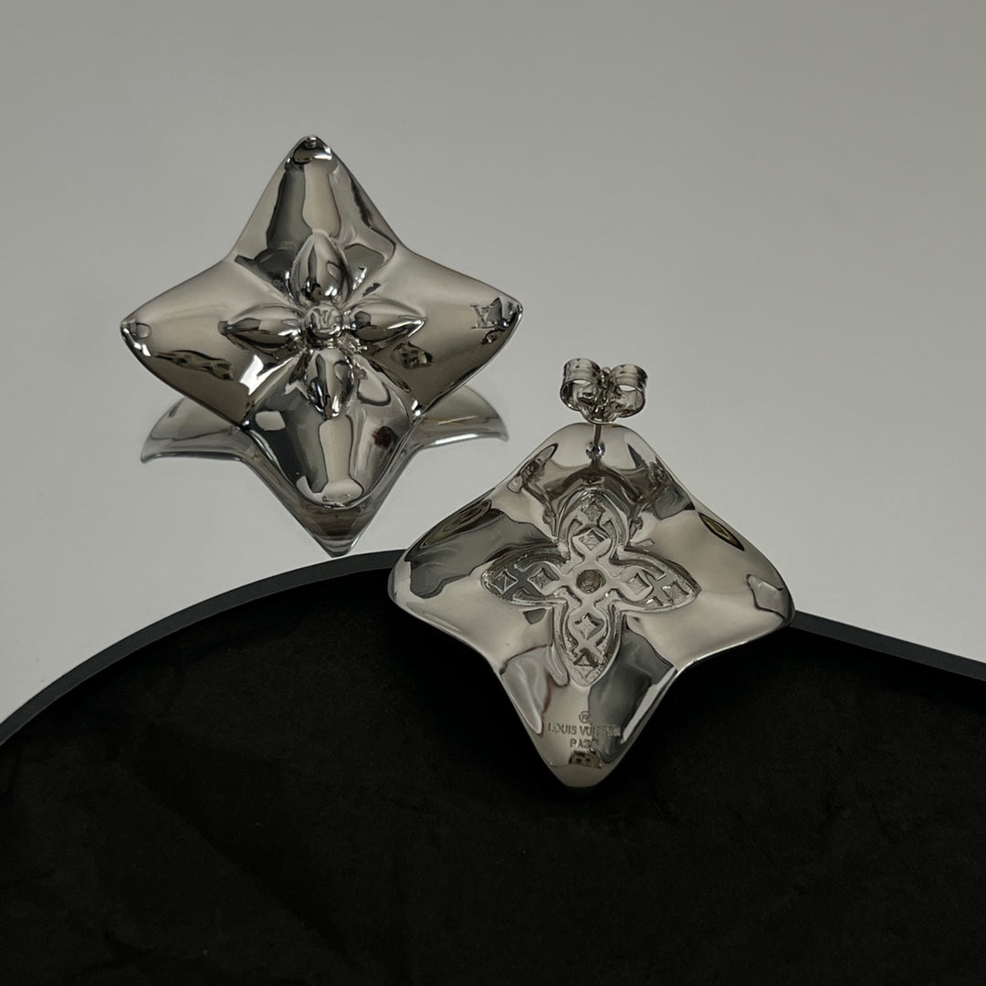 Louis Vuitton Futura Earrings - 18K White Gold