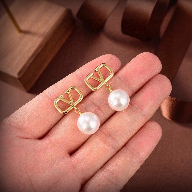 Valentino Pearl Earrings - 18K Yellow Gold