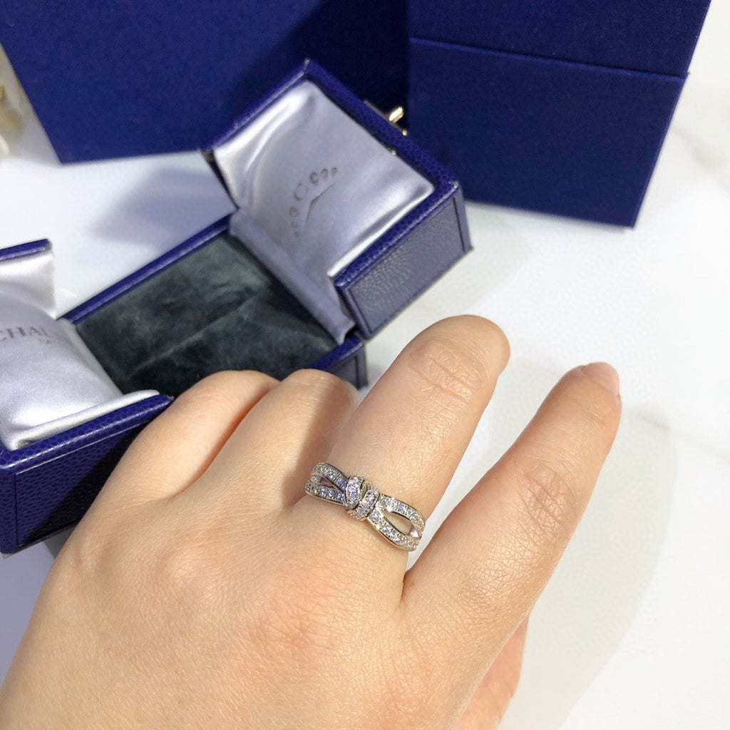 Moissanite Ring - 18K White Gold