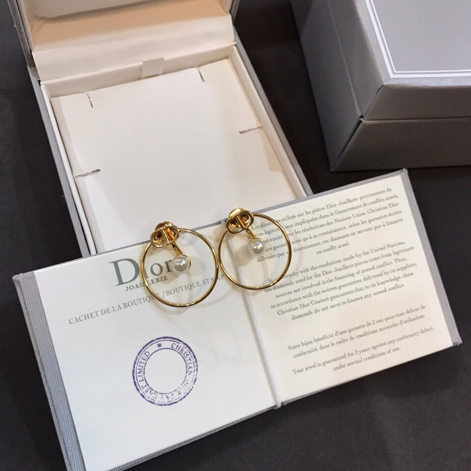 Dior 30 Montaigne Pearl Earrings