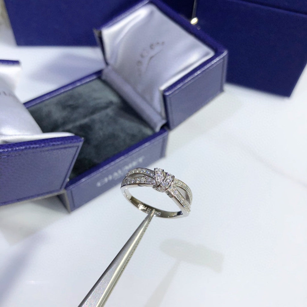 Moissanite Ring - 18K White Gold