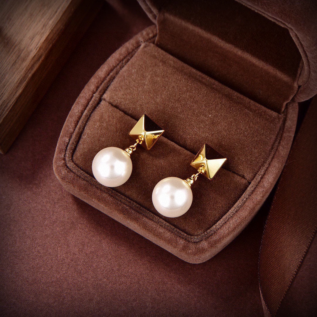 Valentino Pearl Earrings - 18K Yellow Gold