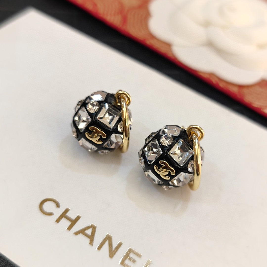Chanel Round Crystal Earrings - 18K Yellow Gold