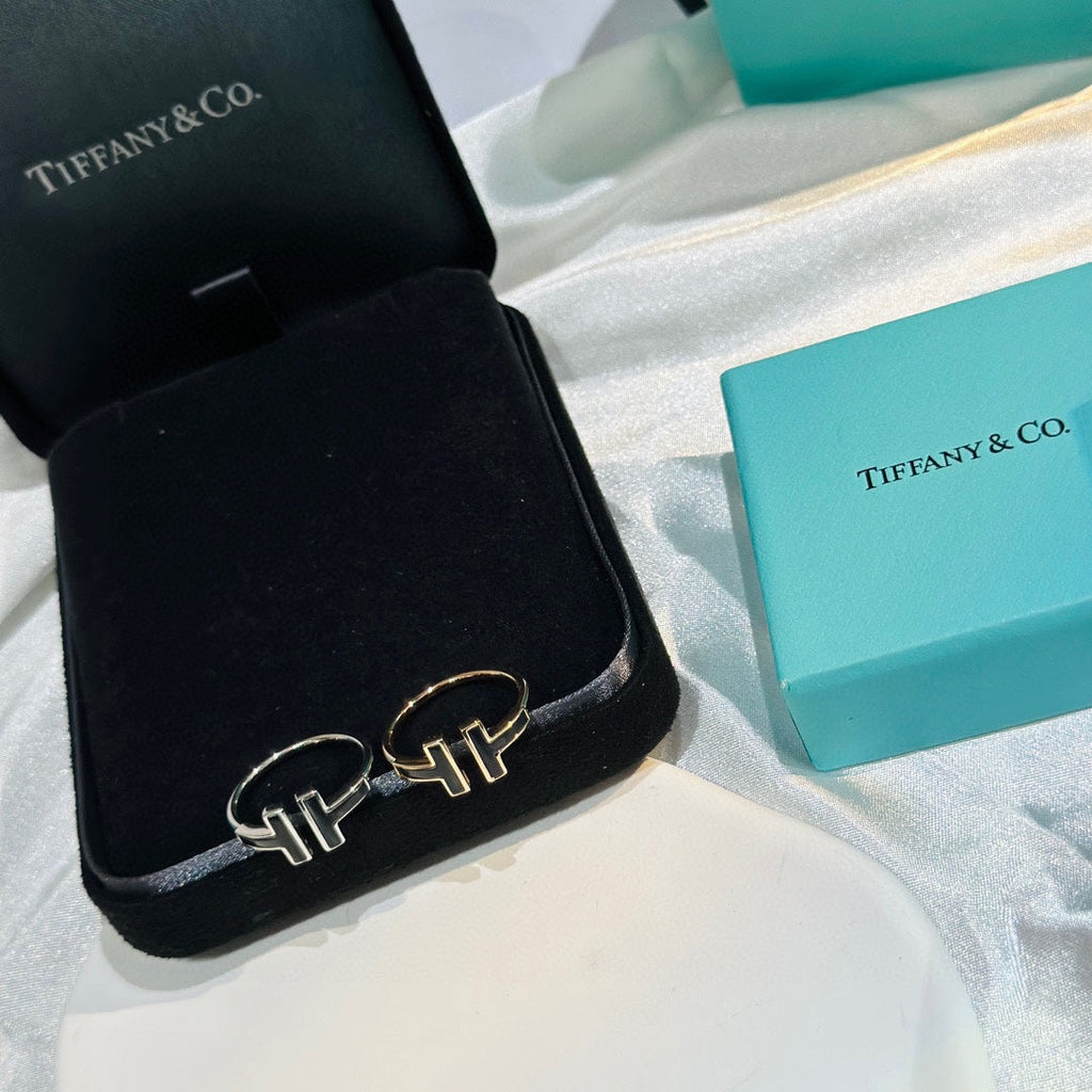 Tiffany Black Onyx Wire Ring - 18K Gold